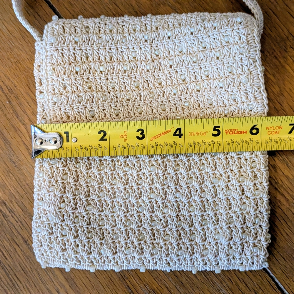 Elegant Frankie &Johnnie Cream Crochet Shoulder Bag - Picture 6 of 8